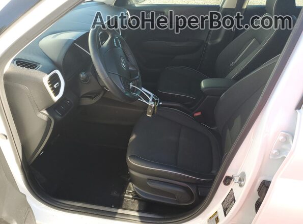 KMHRC8A34RU321000 2024 HYUNDAI VENUE White Սալոնի դիմացի տեսք