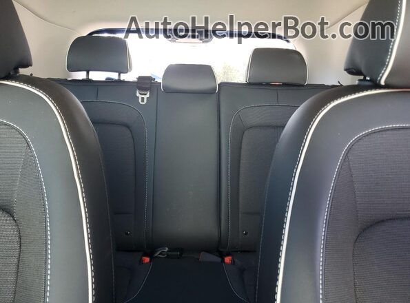 KMHRC8A34RU321000 2024 HYUNDAI VENUE White Հետևի նստատեղերի տեսք