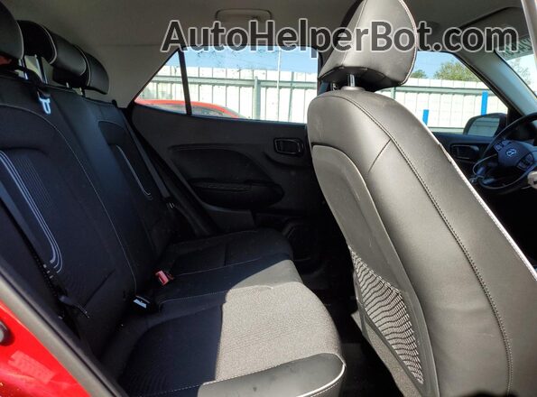 KMHRC8A34RU324818 2024 HYUNDAI VENUE Red Вид задньої частини салону