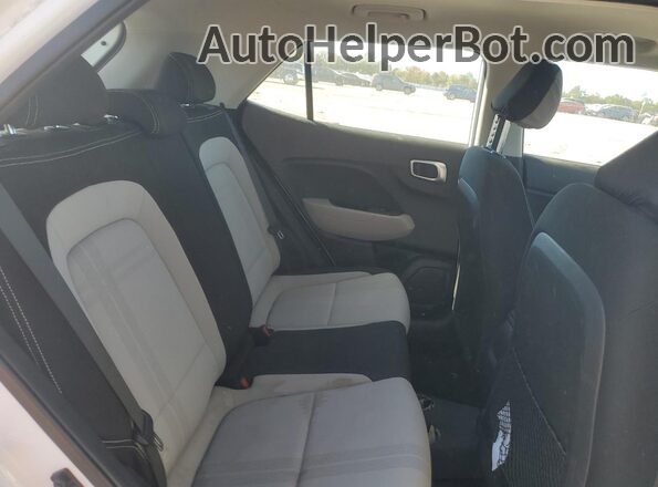 KMHRC8A35MU064860 2021 HYUNDAI VENUE White Вид задніх сидінь