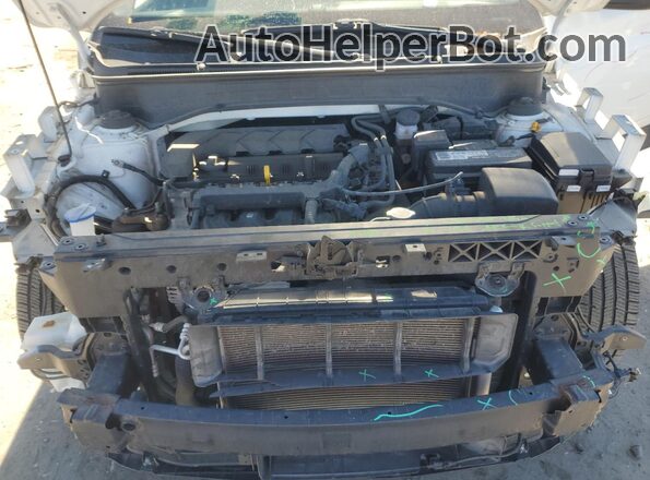 KMHRC8A35MU064860 2021 HYUNDAI VENUE White Вид задньої частини салону