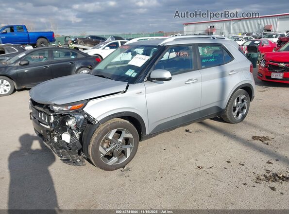 KMHRC8A36NU160952 2022 HYUNDAI VENUE Серебряный Передняя левая четверть