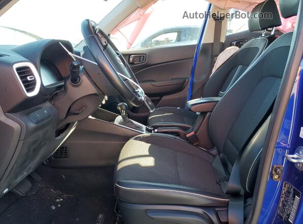 KMHRC8A37RU288218 2024 HYUNDAI VENUE Blue Вид салону спереду