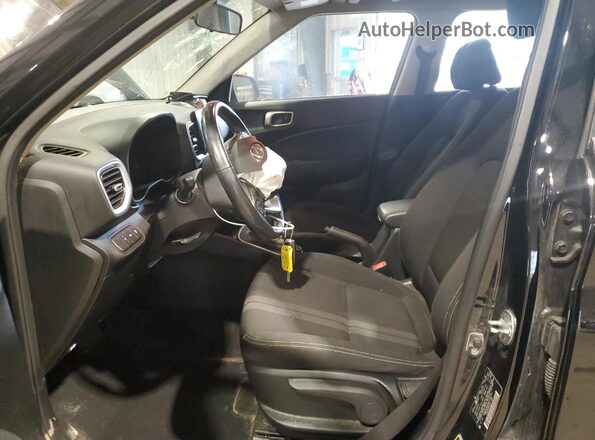 KMHRC8A38NU200254 2022 HYUNDAI VENUE Черный Вид салона спереди