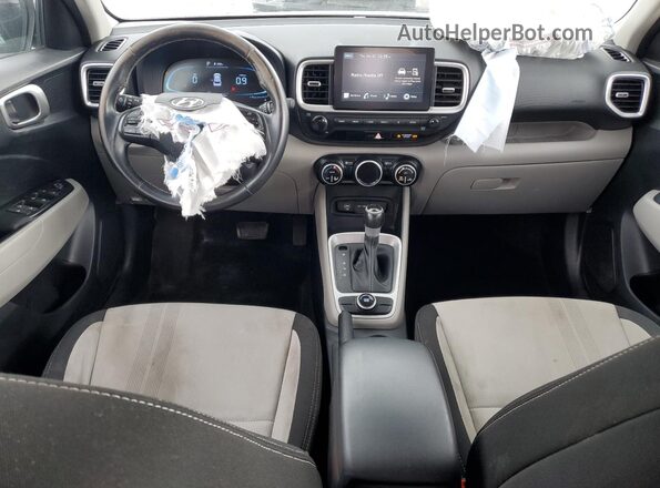 KMHRC8A39PU231578 2023 HYUNDAI VENUE Silver Widok deski rozdzielczej