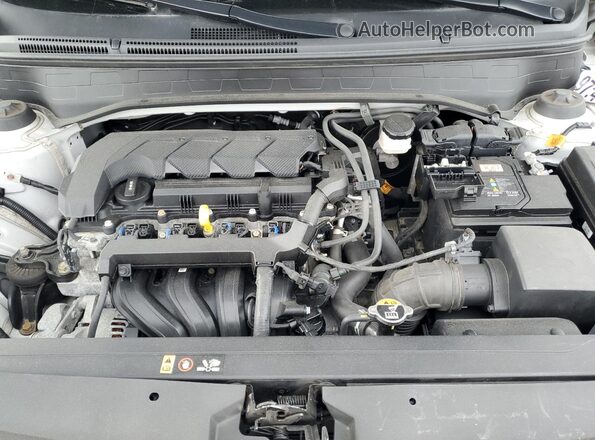 KMHRC8A39PU231578 2023 HYUNDAI VENUE Silver Widok wnętrza z tyłu