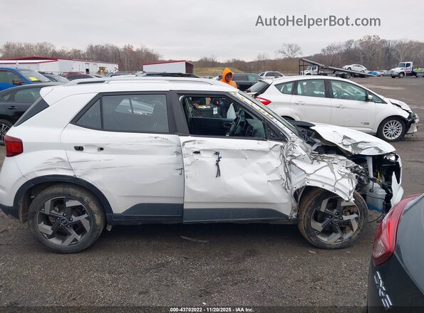 KMHRC8A3XMU093965 2021 HYUNDAI VENUE Белый Вид задней части салона