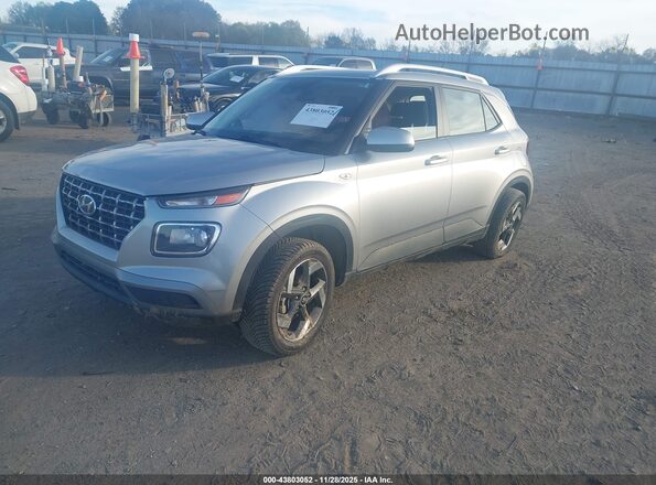 KMHRC8A3XPU253735 2023 HYUNDAI VENUE Silver Przód lewy