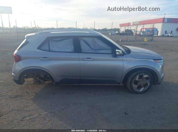 KMHRC8A3XPU253735 2023 HYUNDAI VENUE Silver Widok wnętrza z tyłu