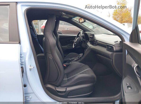KMHT36AH9NU012283 2022 HYUNDAI VELOSTER N Light Blue Вид салона спереди