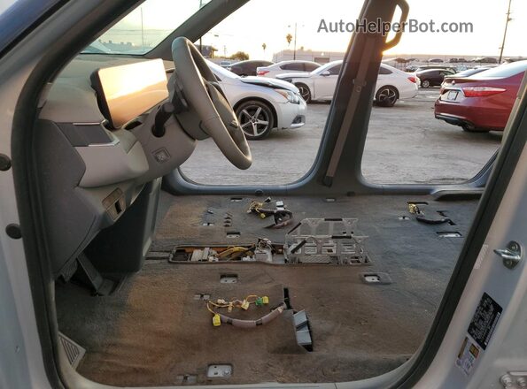 KNDADFS56R6029842 2024 KIA EV9 Серебряный Вид салона спереди