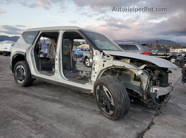 KNDADFS56R6029842 2024 KIA EV9 Серебряный Передняя правая четверть