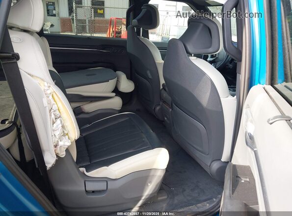 KNDAEFS57R6050566 2024 KIA EV9 Black Vista de la etiqueta del VIN
