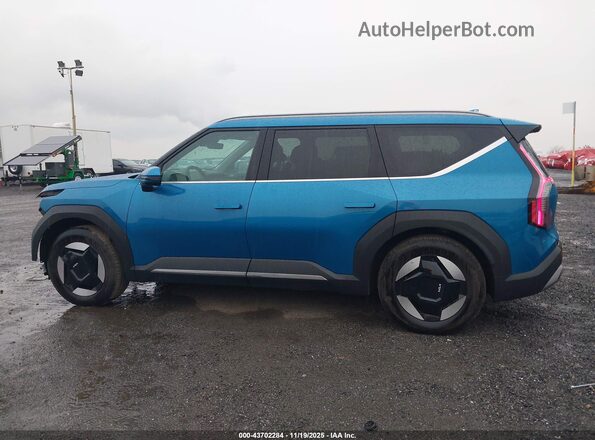 KNDAFFS53R6045930 2024 KIA EV9 Blue Սալոնի 360 աստիճան տեսք