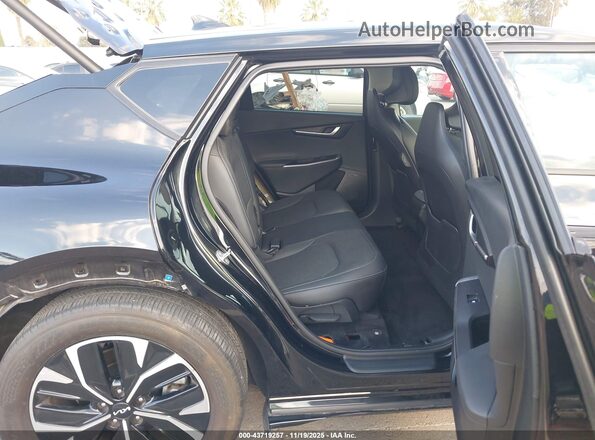 KNDC3DLC2P5118873 2023 KIA EV6 Black Vista de la etiqueta del VIN