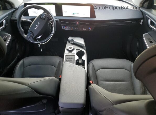 KNDC3DLC7P5122451 2023 KIA EV6 Gray Vista del salpicadero
