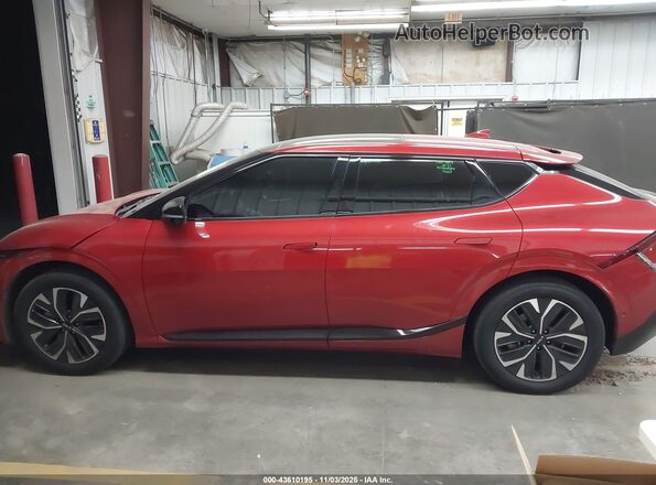 KNDC44LA7N5063667 2022 KIA EV6 Red Widok wnętrza 360 stopni