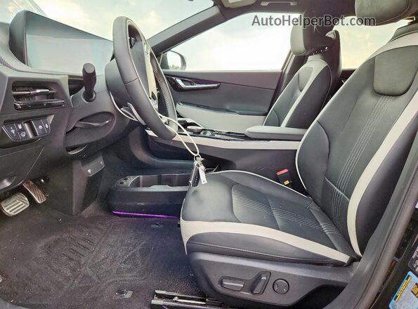 KNDC4DLC9P5121623 2023 KIA EV6 Черный Вид салона спереди