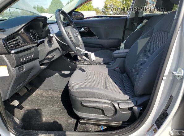 KNDCB3LC1M5471372 2021 KIA NIRO Silver Widok wnętrza z przodu