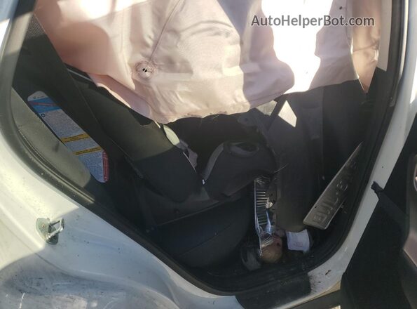 KNDCB3LC3N5510545 2022 KIA NIRO White Rear seats view