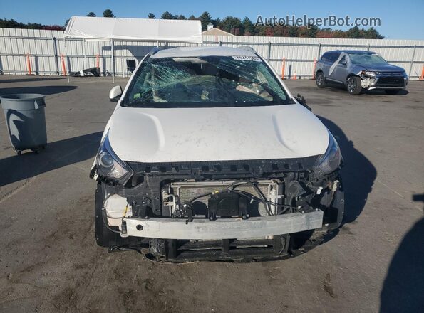 KNDCB3LC3N5510545 2022 KIA NIRO White Front view