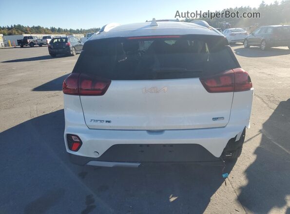 KNDCB3LC3N5510545 2022 KIA NIRO White Rear view
