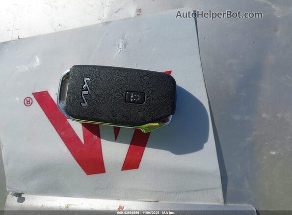 KNDCB3LC3N5533193 2022 KIA NIRO Белый Вид панели приборов