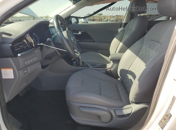 KNDCB3LC4M5463864 2021 KIA NIRO White Front interior view
