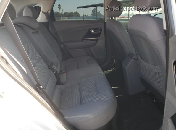 KNDCB3LC4M5463864 2021 KIA NIRO White Rear interior view