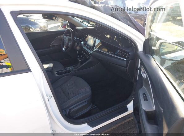 KNDCB3LC7L5371601 2020 KIA NIRO White Вид салону спереду