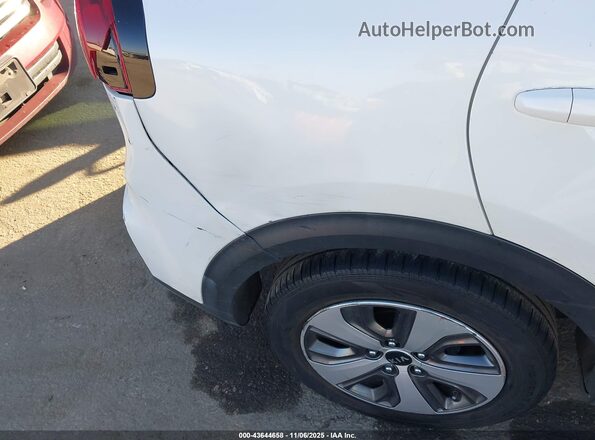 KNDCB3LC7L5371601 2020 KIA NIRO White 