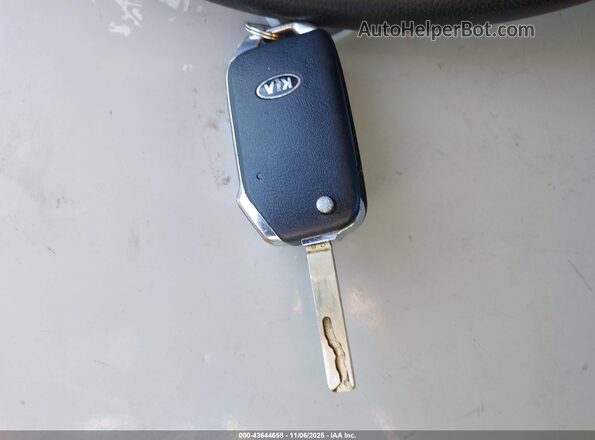 KNDCB3LC7L5371601 2020 KIA NIRO White Вид панелі приладів