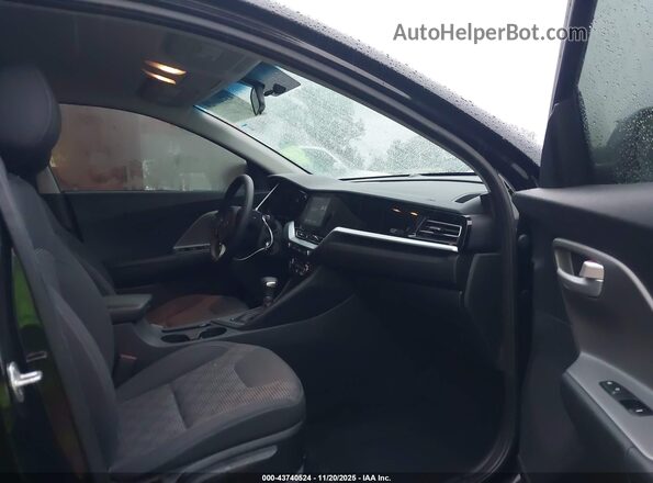 KNDCB3LC7N5510144 2022 KIA NIRO Черный Вид салона спереди
