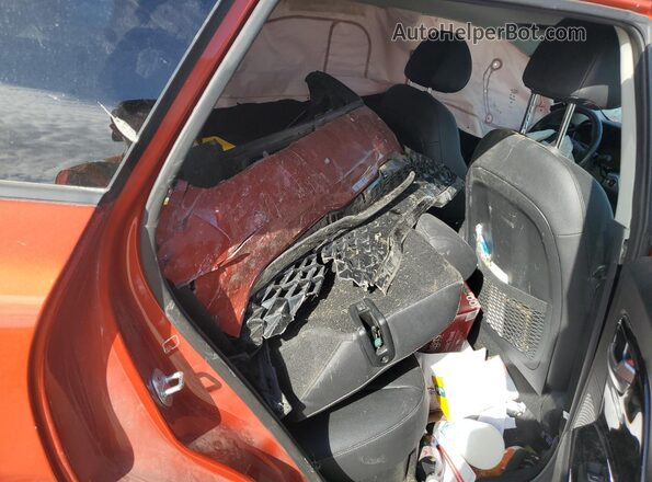 KNDCC3LC2N5546594 2022 KIA NIRO Orange Rear interior view