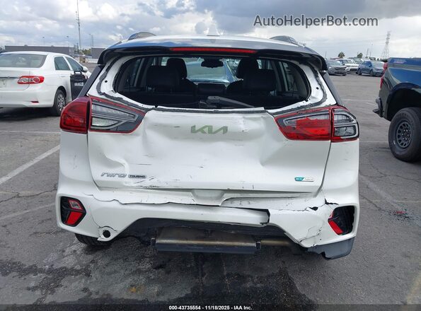 KNDCC3LC5N5531197 2022 KIA NIRO White Front view