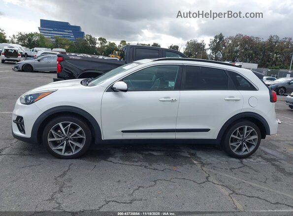 KNDCC3LC5N5531197 2022 KIA NIRO White 360 interior view