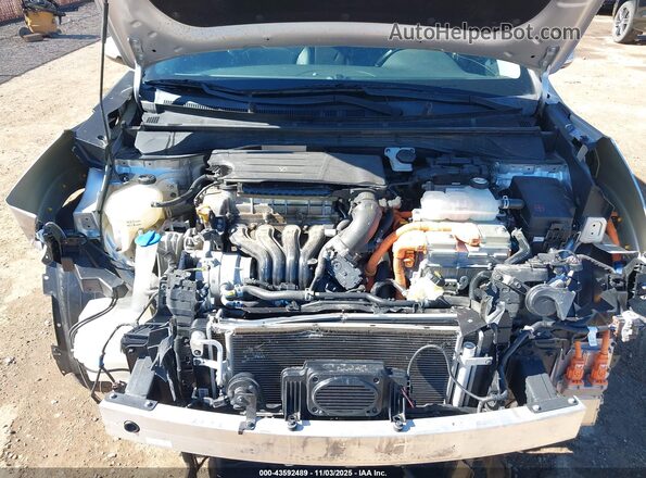KNDCC3LD2J5203318 2018 KIA NIRO PLUG-IN HYBRID Silver Widok z tyłu