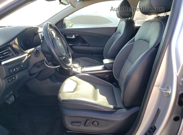 KNDCC3LG2L5036469 2020 KIA NIRO Silver Front interior view