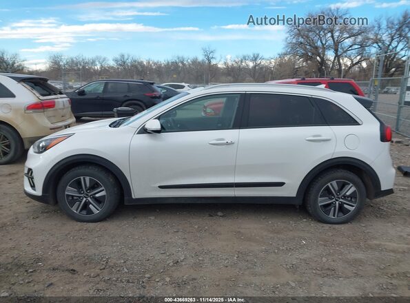 KNDCE3LC1M5482282 2021 KIA NIRO White 