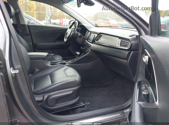 KNDCE3LC7J5114068 2018 KIA NIRO Gray 