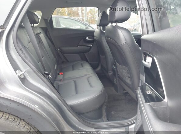 KNDCE3LC7J5114068 2018 KIA NIRO Gray 