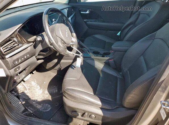 KNDCE3LC7N5495832 2022 KIA NIRO Silver Front interior view
