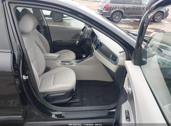 KNDCM3LD9J5144992 2018 KIA NIRO PLUG-IN HYBRID Black Front interior view