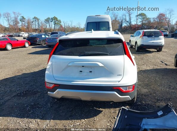 KNDCP3LE4R5155653 2024 KIA NIRO White 