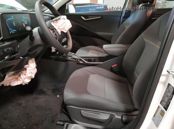KNDCP3LEXT5319205 2026 KIA NIRO White 