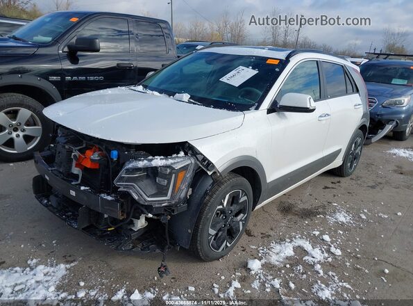 KNDCT3L18P5019998 2023 KIA NIRO EV Белый Передняя левая четверть