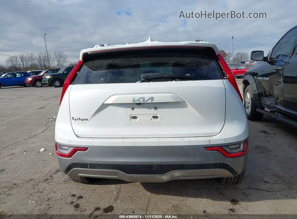 KNDCT3L18P5019998 2023 KIA NIRO EV Белый 