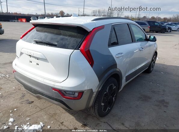 KNDCT3L18P5019998 2023 KIA NIRO EV Белый Задняя правая четверть