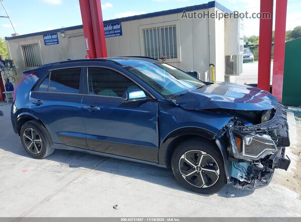 KNDCT3LE8S5223891 2025 KIA NIRO Blue 360 interior view