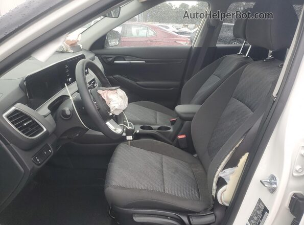 KNDEP2AA6T7838453 2026 KIA SELTOS White Vista interior delantera
